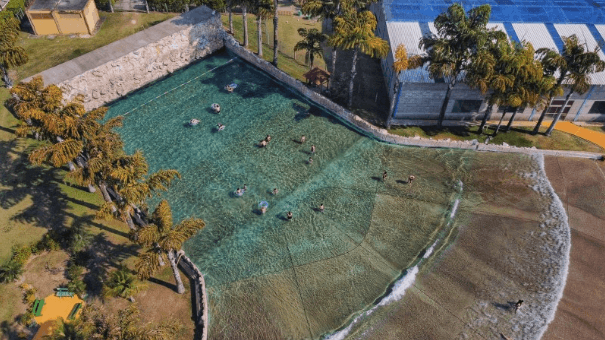 Piscina com ondas do Thermas do Vale